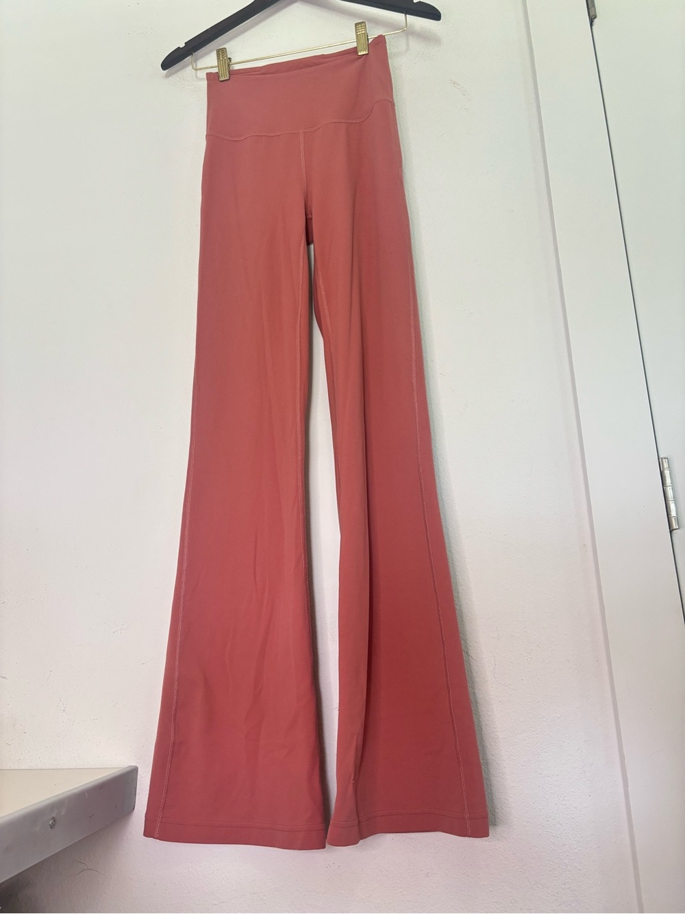 LULULEMON ROSE PINK FLARED FULL LENGTH LEGGINGS SZ 4